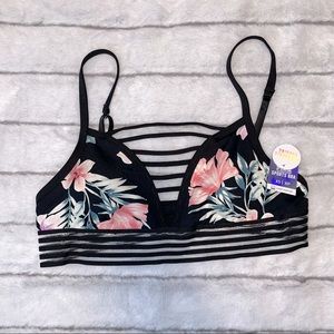 🌸VS PINK strappy sports bra